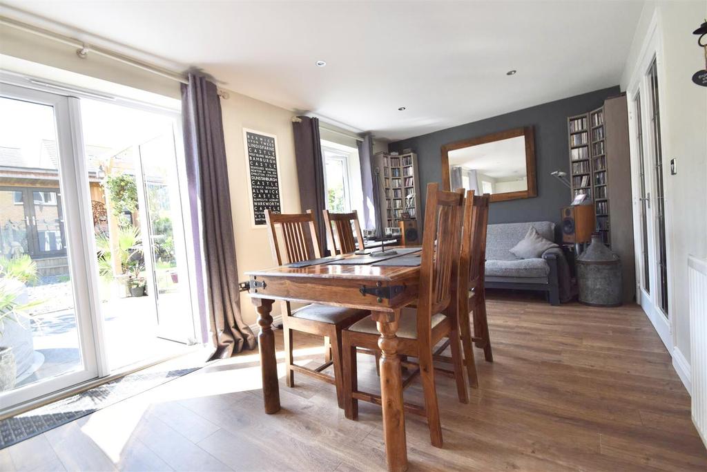 OPEN PLAN KITCHEN DINER &amp; FAMILY ROOM