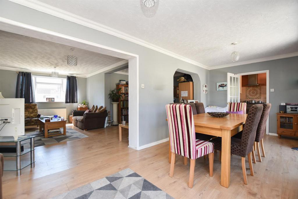 Elphinstone Gardens, Hastings 3 bed detached house £500,000