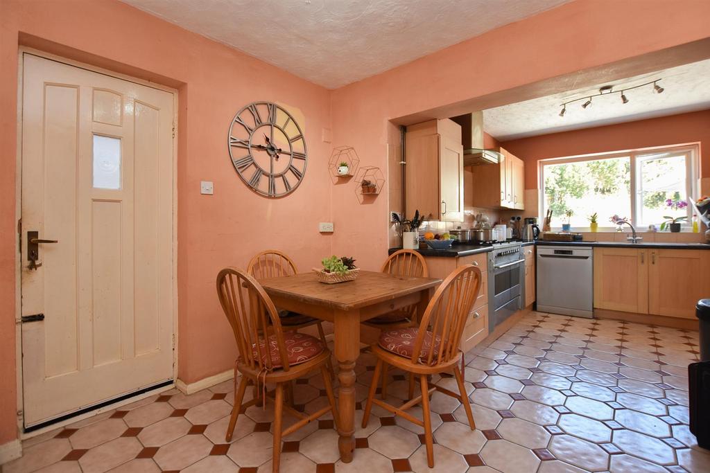 Elphinstone Gardens, Hastings 3 bed detached house £500,000