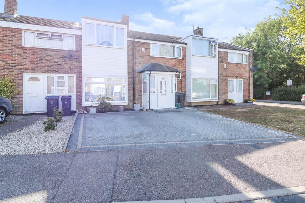 Stile Croft, Harlow 3 bed terraced house £350,000