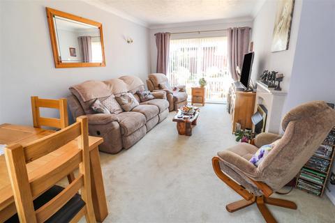 82 Cooks Spinney, Harlow, CM20 3BN
