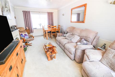 82 Cooks Spinney, Harlow, CM20 3BN