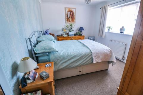 82 Cooks Spinney, Harlow, CM20 3BN