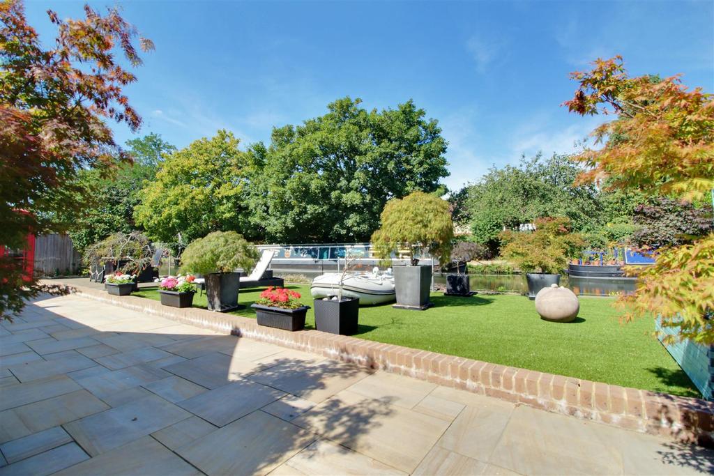 Bulbourne House, Bank Mill Lane, Berkhamsted 5 bed detached house for