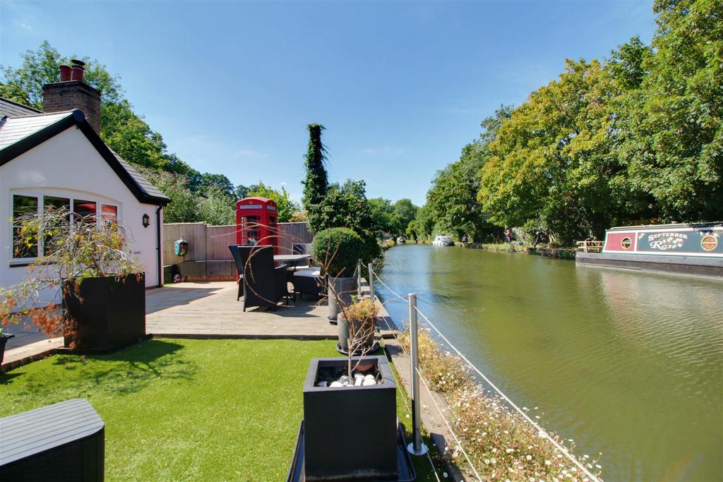 Bulbourne House, Bank Mill Lane, Berkhamsted 5 bed detached house £1,375,000