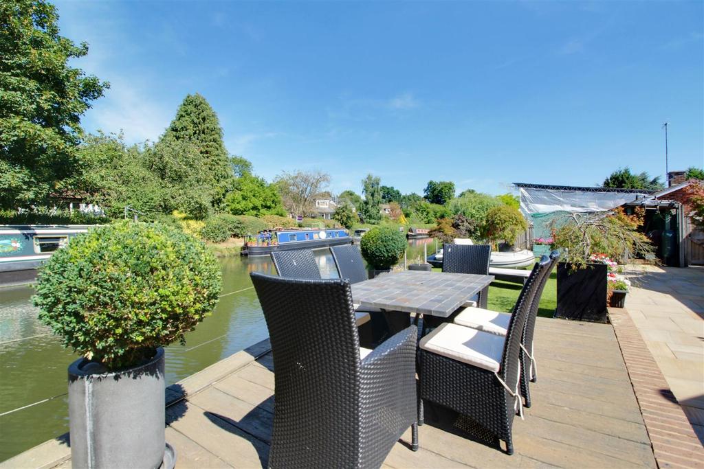 Bulbourne House, Bank Mill Lane, Berkhamsted 5 bed detached house £