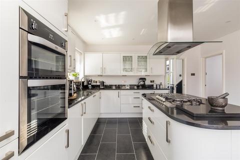 24 Bramble Rise, Brighton, BN1 5GF