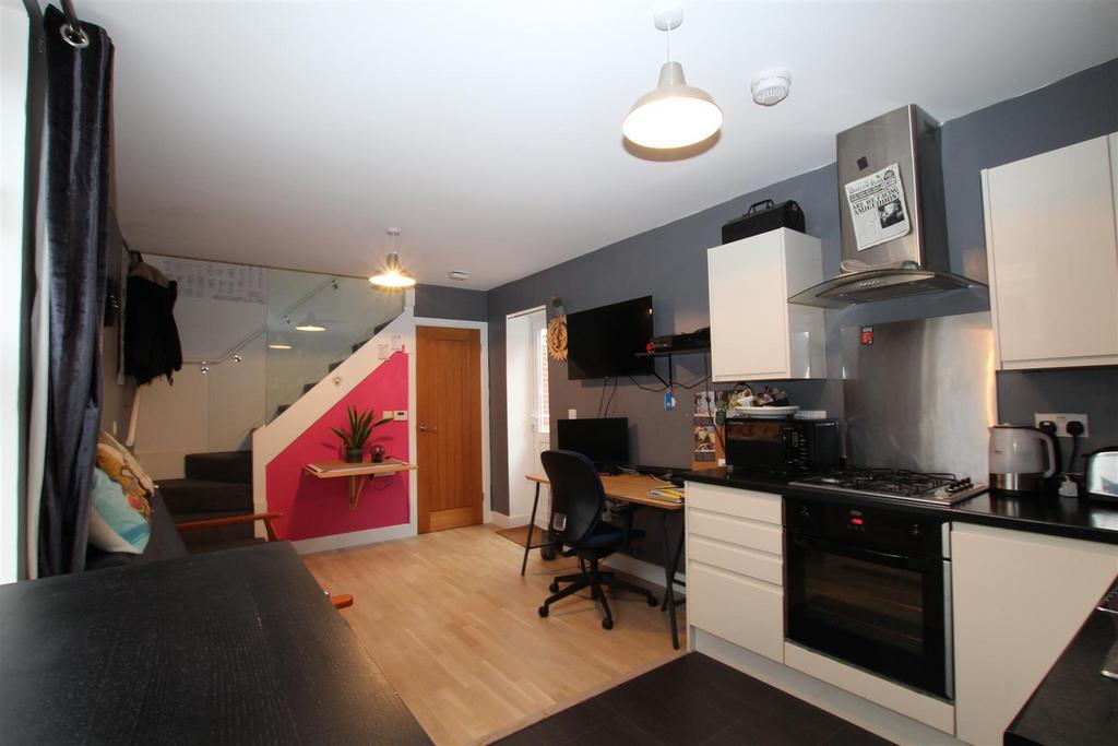 Blenheim Road, Eastleigh 1 bed flat £145,000