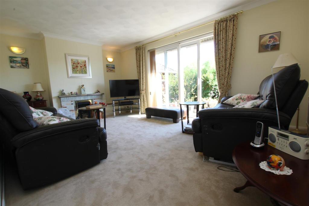Whalesmead Road, Eastleigh 3 bed detached bungalow £425,000