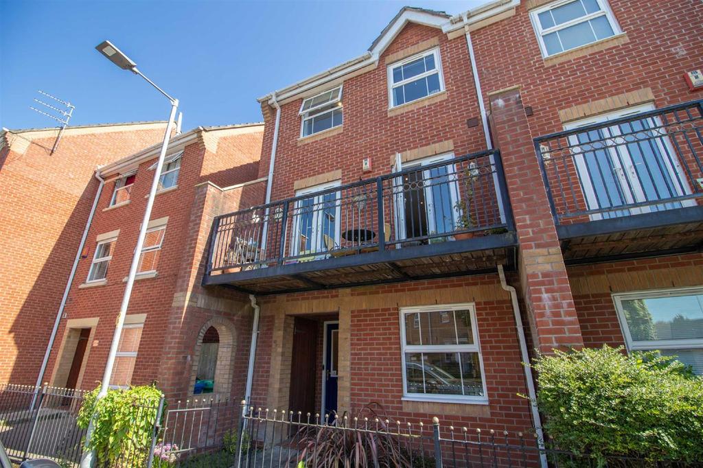 New Barns Avenue, Chorlton 5 bed semidetached house £400,000