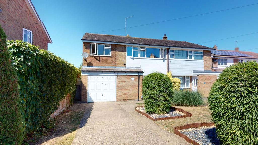 Ryeland Way, Duston, Northampton NN5 6QQ 4 bed semidetached house for