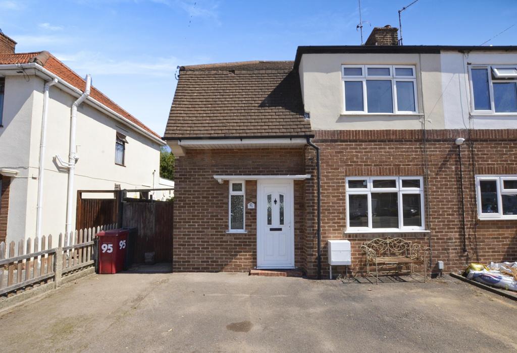 Blandford Road, Reading, Berkshire 2 bed semidetached house for sale