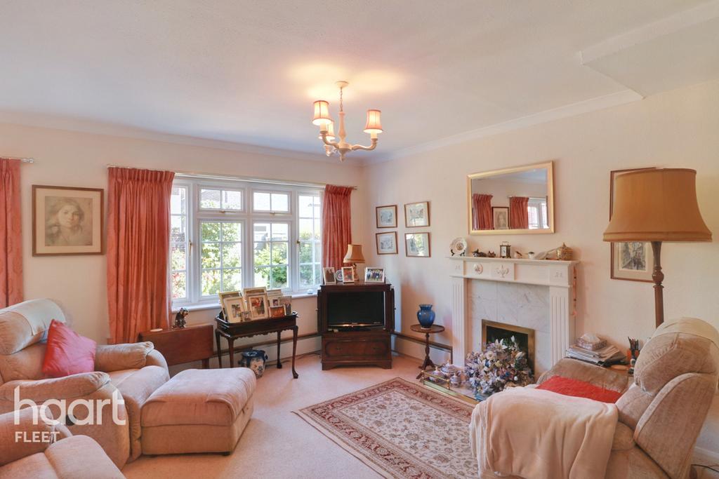 Spruce Way, Fleet 4 bed detached house £550,000