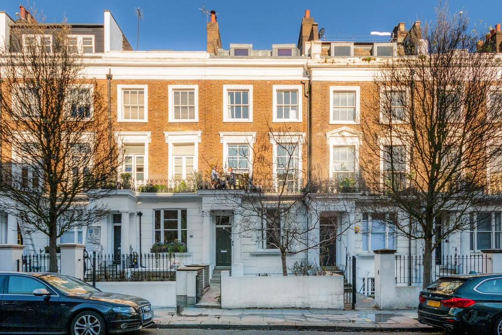 Ledbury Road, London, W11 2 bed apartment - £2,999 pcm (£692 pw)