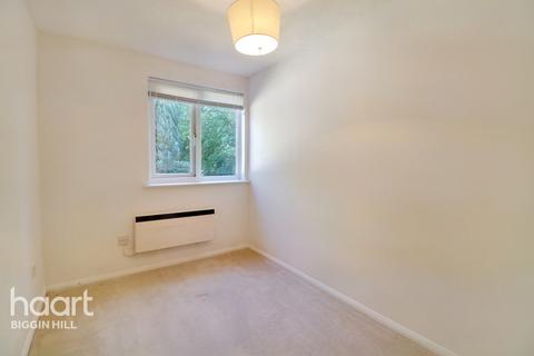 Flat 28, Douglas Court Main Road, Biggin Hill, Westerham, TN16 3LQ