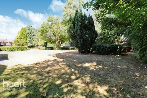 Flat 28, Douglas Court Main Road, Biggin Hill, Westerham, TN16 3LQ