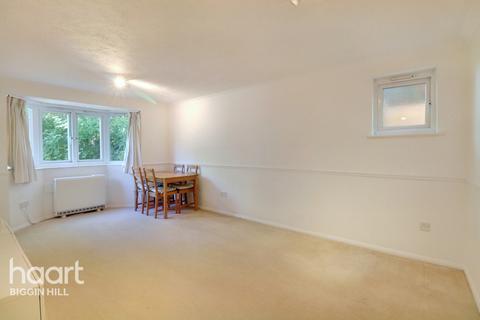 Flat 28, Douglas Court Main Road, Biggin Hill, Westerham, TN16 3LQ