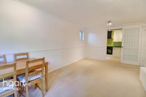 Flat 28, Douglas Court Main Road, Biggin Hill, Westerham, TN16 3LQ