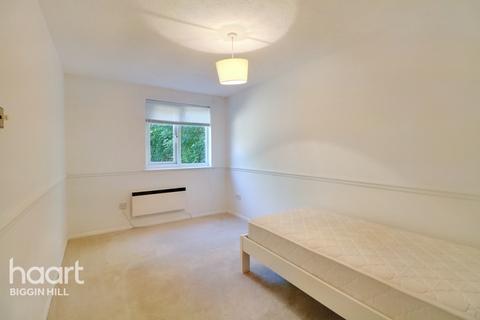 Flat 28, Douglas Court Main Road, Biggin Hill, Westerham, TN16 3LQ