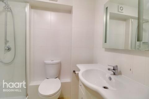 Flat 28, Douglas Court Main Road, Biggin Hill, Westerham, TN16 3LQ