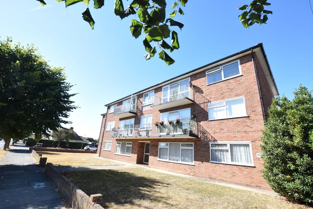 Kings Avenue, HollandonSea 2 bed apartment £215,000