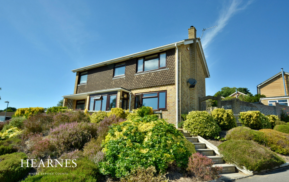 Ashmeads CLose, Colehill, BH21 2LG 3 bed detached house for sale £475,000