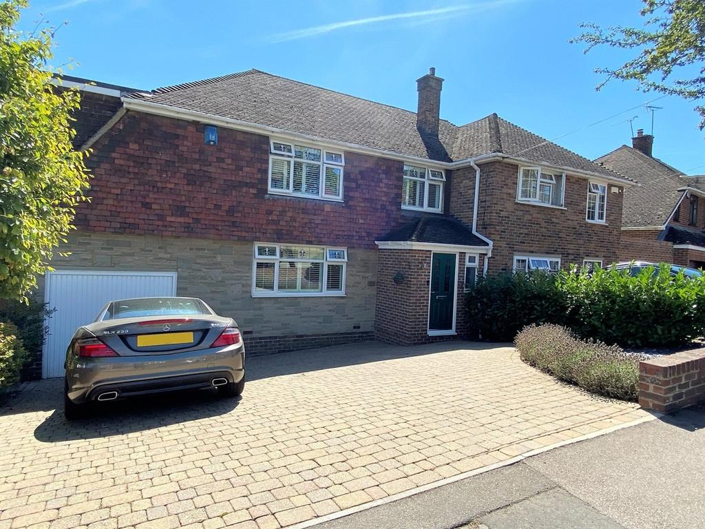 Lonsdale Drive, Rainham 4 bed semidetached house £475,000