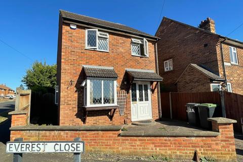 3 bedroom detached house to rent - Everest Close, Arlesey, SG15