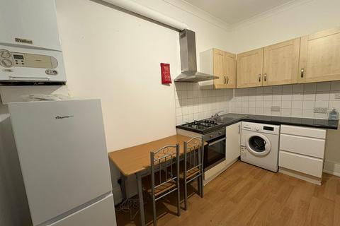 2 bedroom flat to rent, 624 Holloway Road, London N19