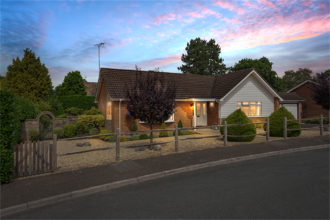 2 bedroom detached bungalow for sale, Nightingale Close, Storrington, West Sussex, RH20