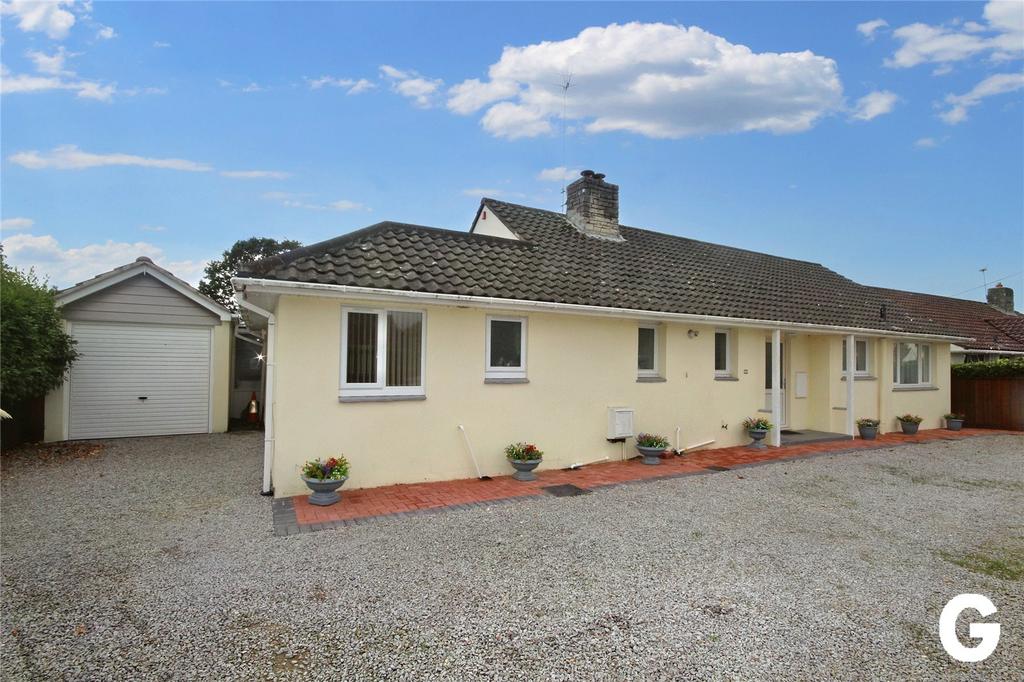 Oaks Drive, St. Leonards, Ringwood, Hampshire, BH24 5 bed bungalow for