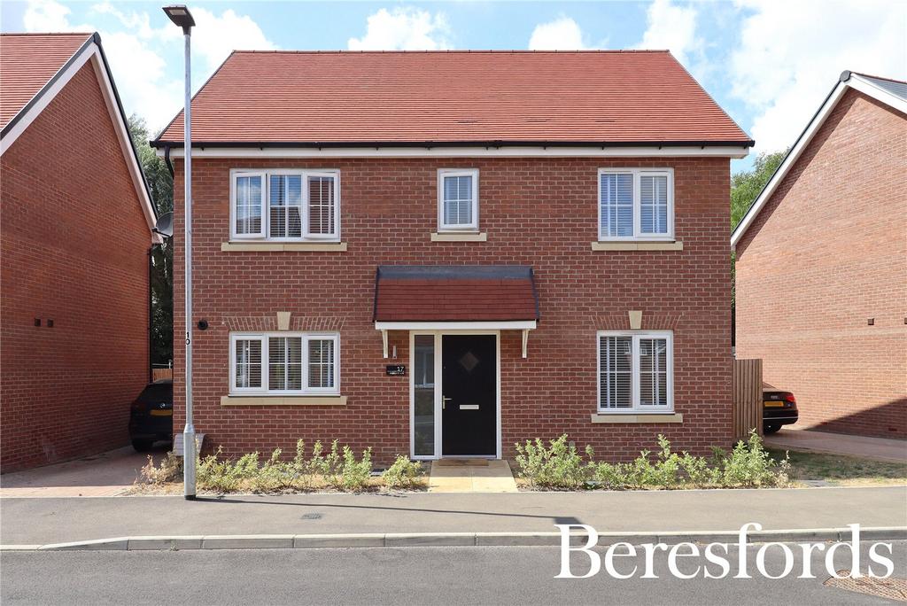 Radcliffe Way, Great Leighs, CM3 4 bed detached house for sale £525,000