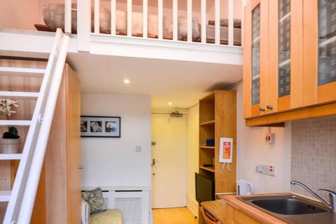 Studio to rent, Claverton Street, Pimlico, London, SW1V