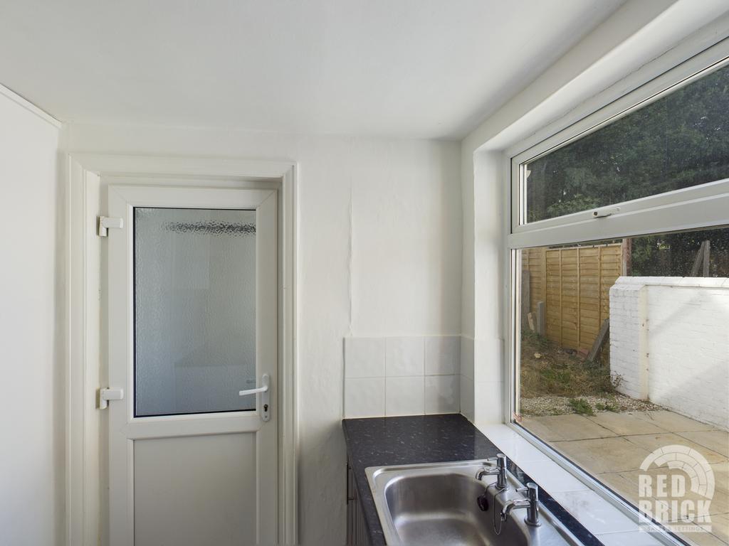 Banks Road, Coundon, Coventry 3 bed terraced house £850 pcm (£196 pw)