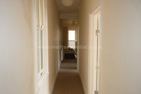 3 bedroom flat to rent - Cobham Road, Westcliff On Sea, Essex