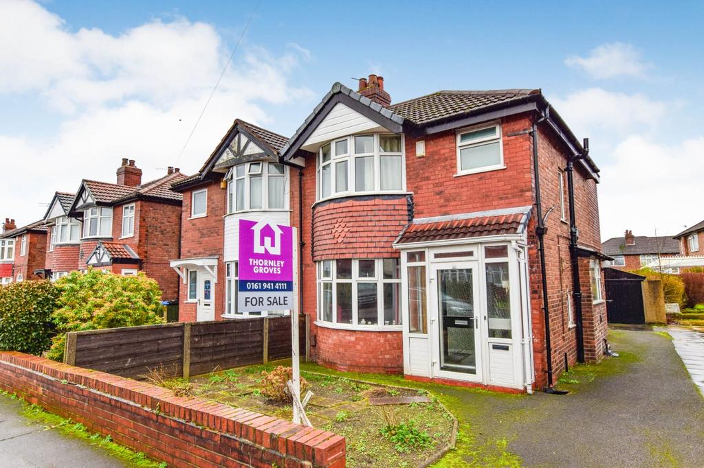 Leicester Avenue, Timperley, Altrincham, Cheshire, WA15 3 bed semidetached house £250,000