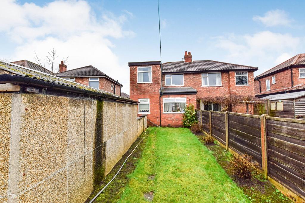 Leicester Avenue, Timperley, Altrincham, Cheshire, WA15 3 bed semidetached house £250,000