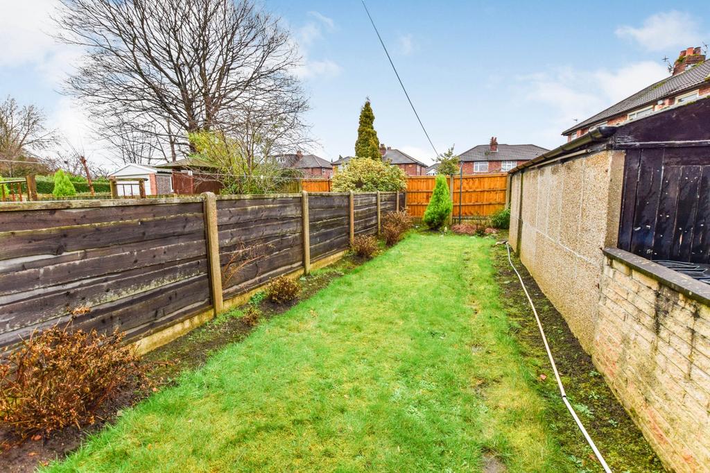 Leicester Avenue, Timperley, Altrincham, Cheshire, WA15 3 bed semidetached house £250,000