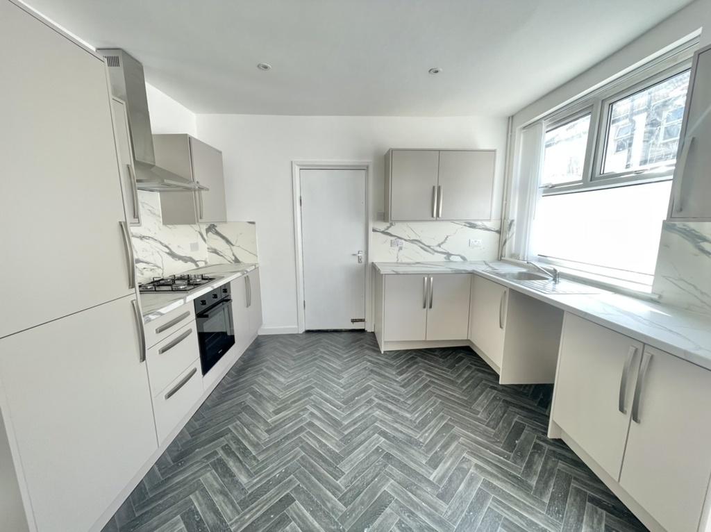 Boswell Street, Toxteth, Liverpool 4 bed semidetached house £995 pcm