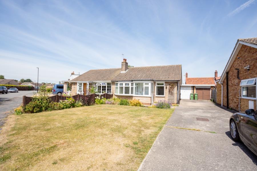 BEECH AVENUE, YORK, YO23 2RL 2 bed semidetached bungalow