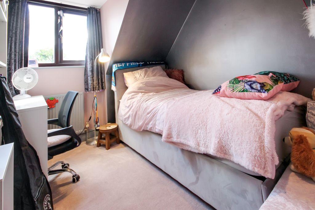 Bedroom 2 (Double)