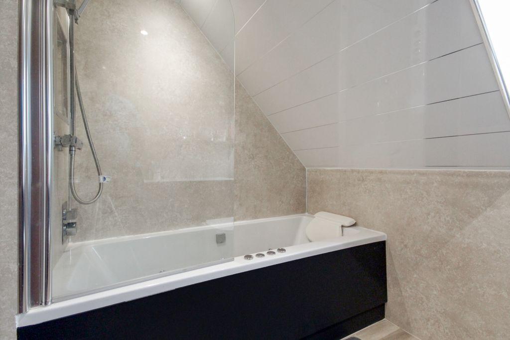 Bathroom (Family Bathroom)