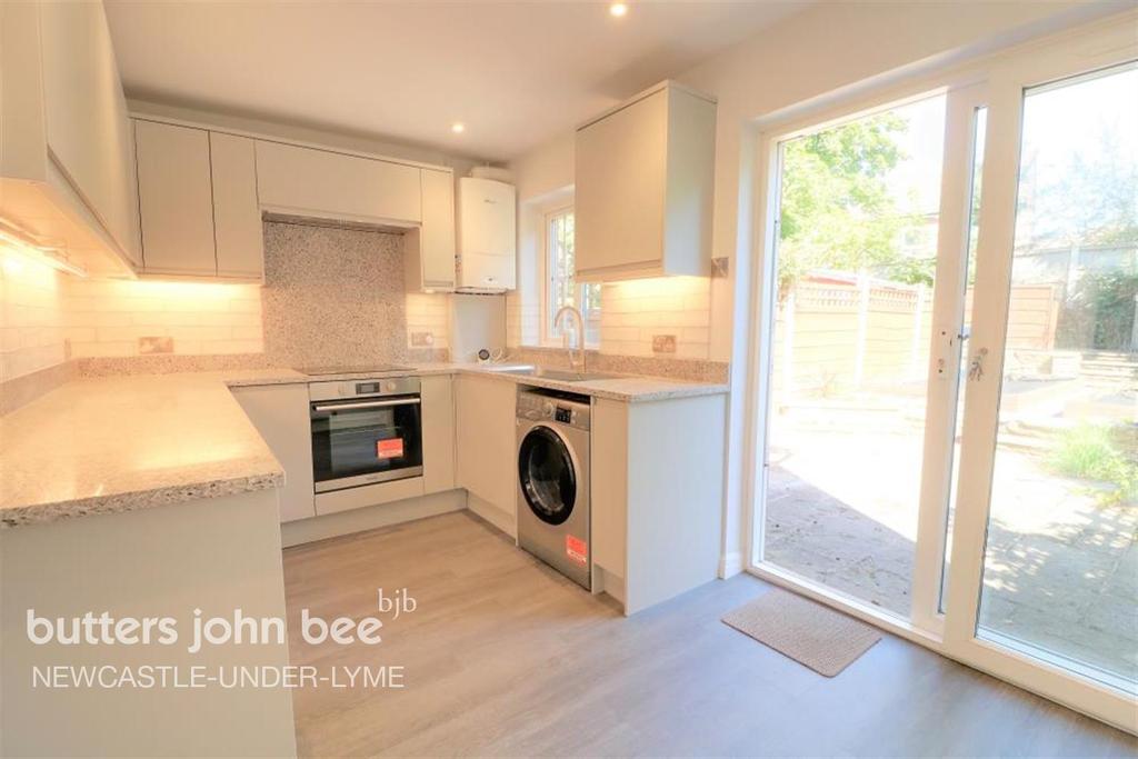 Home Farm Avenue, Macclesfield 2 bed detached house £875 pcm (£202 pw)