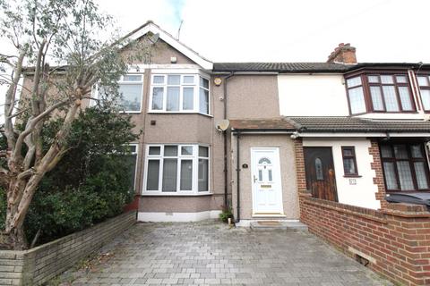 2 bedroom terraced house to rent, Manser Road, RM13