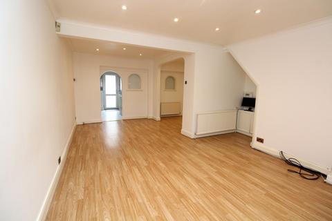 2 bedroom terraced house to rent, Manser Road, RM13