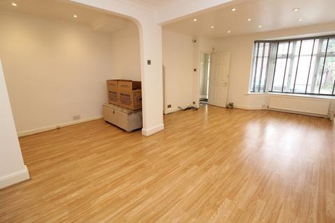 2 bedroom terraced house to rent, Manser Road, RM13