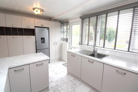 2 bedroom terraced house to rent, Manser Road, RM13