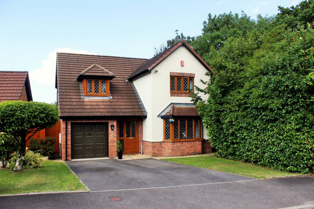 Grovefarm Road, Grovesend, Swansea, SA4 4 bed detached house £350,000