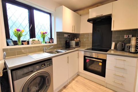 2 bedroom apartment for sale - Hammet Close, Hayes, Greater London, UB4