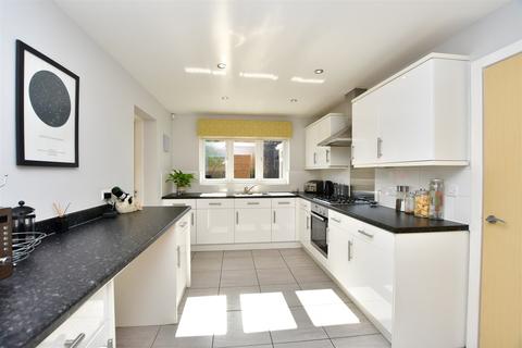 4 bedroom semi-detached house for sale - Larch End, Minster On Sea, Sheerness, Kent